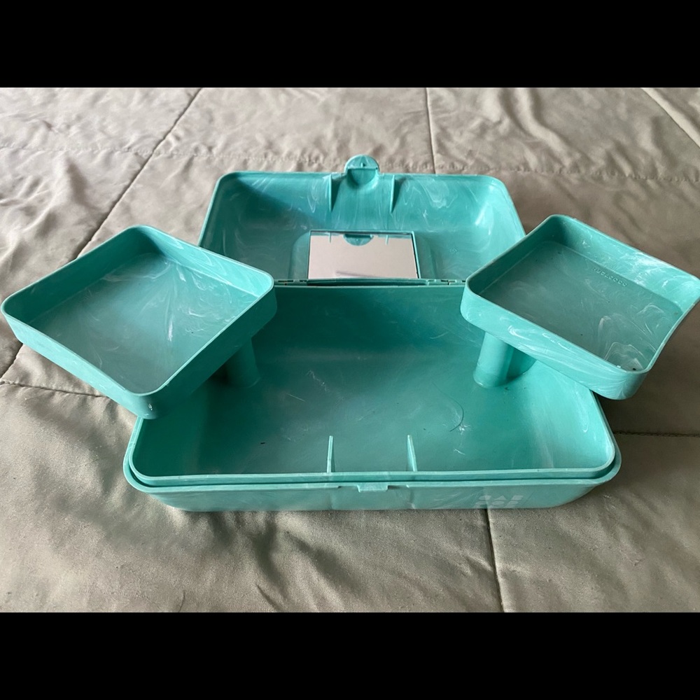 Makeup container - Picture 2 of 3